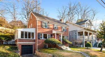 3622 VACATION LN, ARLINGTON, Virginia 22207, 4 Bedrooms Bedrooms, ,3 BathroomsBathrooms,Residential,For sale,3622 VACATION LN,VAAR2054104 MLS # VAAR2054104