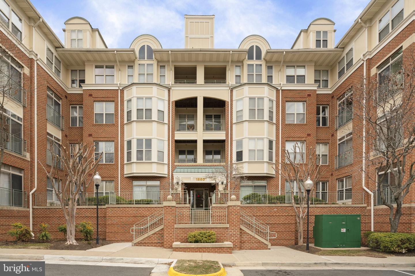 1860 STRATFORD PARK PL #305, RESTON, Virginia 20190, 2 Bedrooms Bedrooms, ,2 BathroomsBathrooms,Residential,For sale,1860 STRATFORD PARK PL #305,VAFX2225366 MLS # VAFX2225366