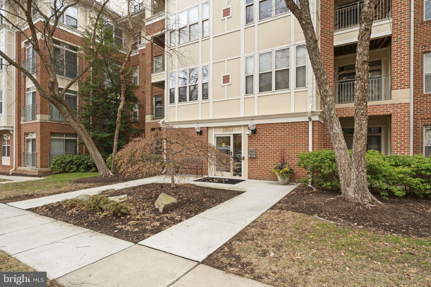 1860 STRATFORD PARK PL #305, RESTON, Virginia 20190, 2 Bedrooms Bedrooms, ,2 BathroomsBathrooms,Residential,For sale,1860 STRATFORD PARK PL #305,VAFX2225366 MLS # VAFX2225366