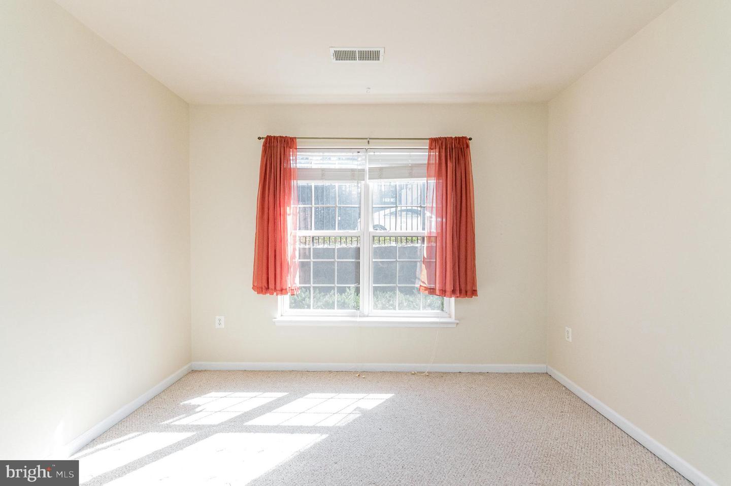 9711 HANDERSON PL #UNIT 103, MANASSAS PARK, Virginia 20111, 2 Bedrooms Bedrooms, ,2 BathroomsBathrooms,Residential,For sale,9711 HANDERSON PL #UNIT 103,VAMP2002732 MLS # VAMP2002732