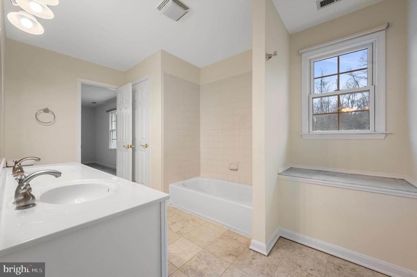 3980 MIDDLE RD, WINCHESTER, Virginia 22602, 4 Bedrooms Bedrooms, ,3 BathroomsBathrooms,Residential,For sale,3980 MIDDLE RD,VAFV2024594 MLS # VAFV2024594