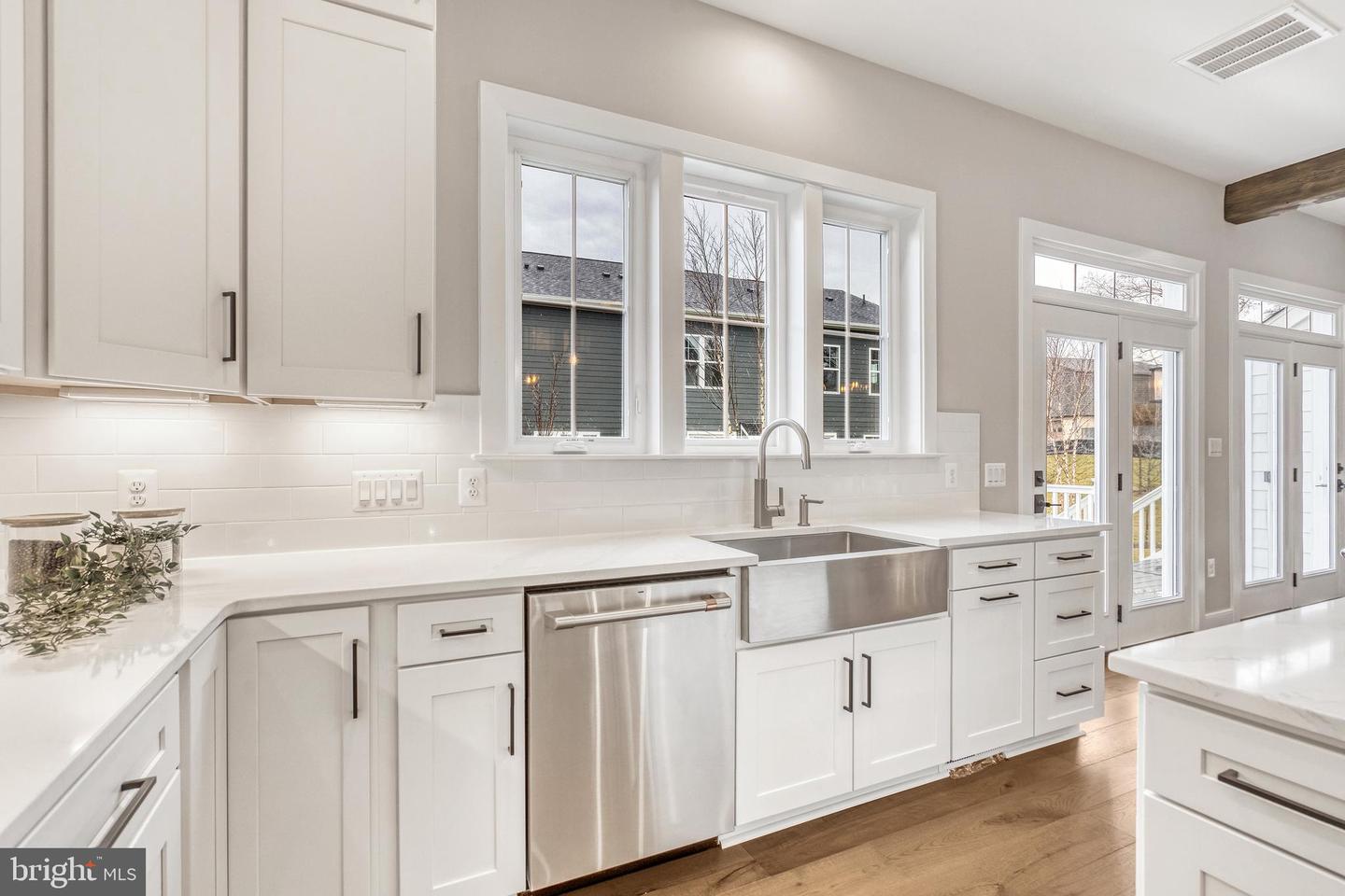 6607 29TH ST N, ARLINGTON, Virginia 22213, 4 Bedrooms Bedrooms, ,4 BathroomsBathrooms,Residential,For sale,6607 29TH ST N,VAAR2054116 MLS # VAAR2054116