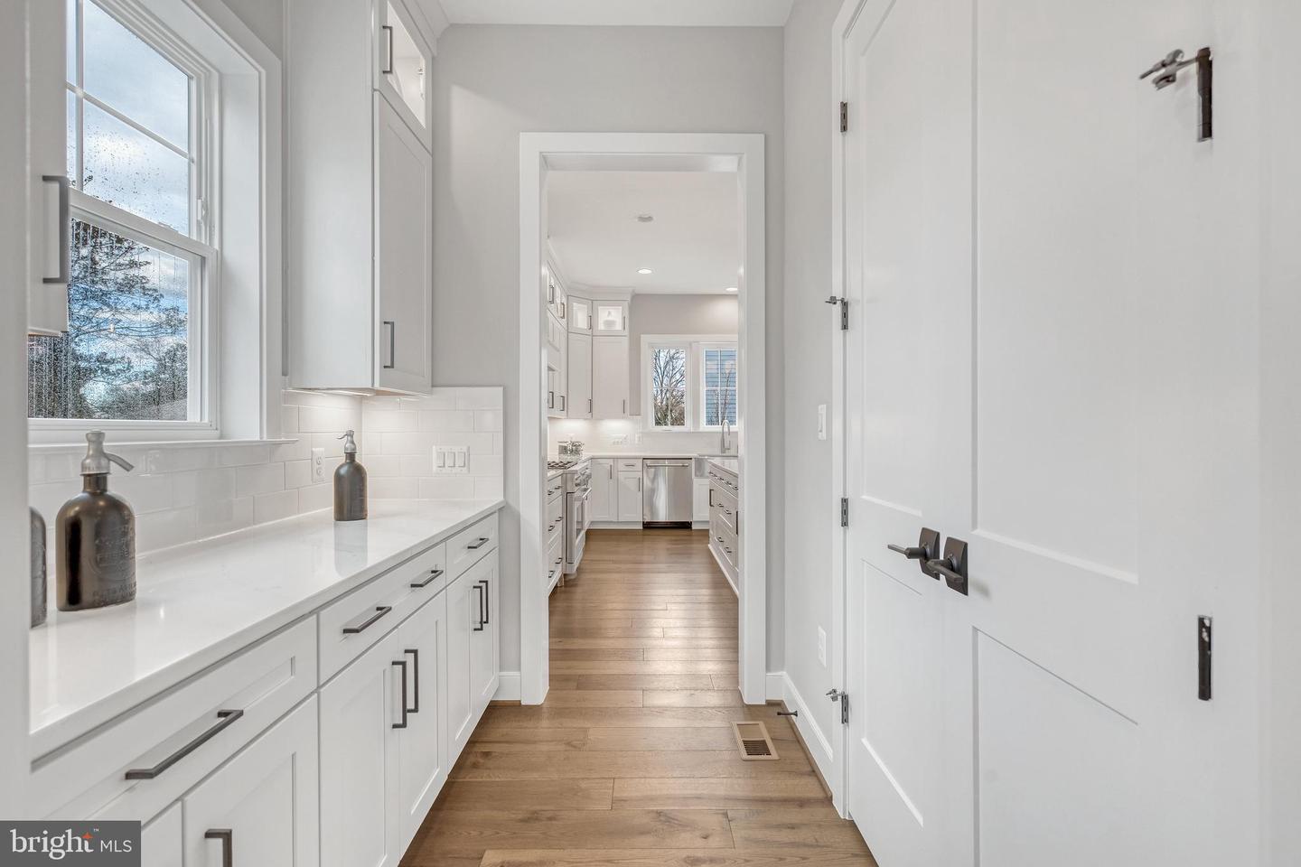 6607 29TH ST N, ARLINGTON, Virginia 22213, 4 Bedrooms Bedrooms, ,4 BathroomsBathrooms,Residential,For sale,6607 29TH ST N,VAAR2054116 MLS # VAAR2054116