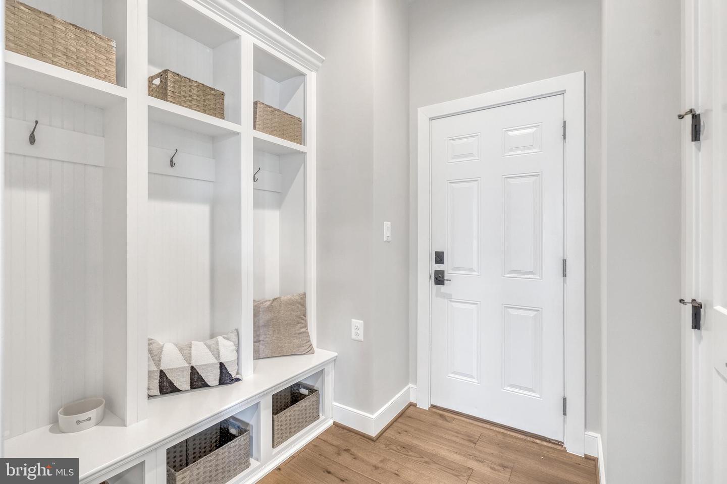 6607 29TH ST N, ARLINGTON, Virginia 22213, 4 Bedrooms Bedrooms, ,4 BathroomsBathrooms,Residential,For sale,6607 29TH ST N,VAAR2054116 MLS # VAAR2054116