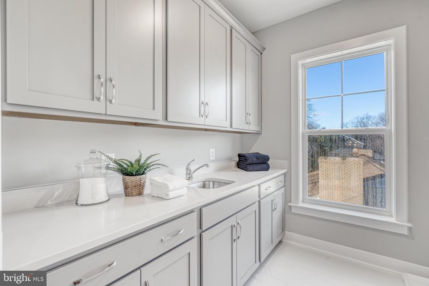 6607 29TH ST N, ARLINGTON, Virginia 22213, 4 Bedrooms Bedrooms, ,4 BathroomsBathrooms,Residential,For sale,6607 29TH ST N,VAAR2054116 MLS # VAAR2054116