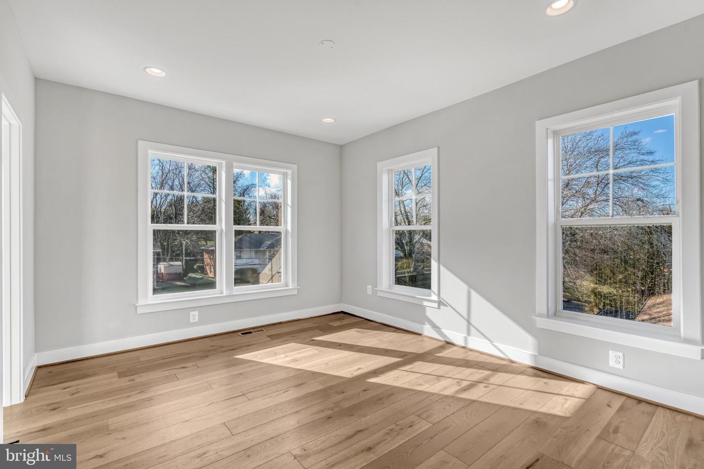 6607 29TH ST N, ARLINGTON, Virginia 22213, 4 Bedrooms Bedrooms, ,4 BathroomsBathrooms,Residential,For sale,6607 29TH ST N,VAAR2054116 MLS # VAAR2054116