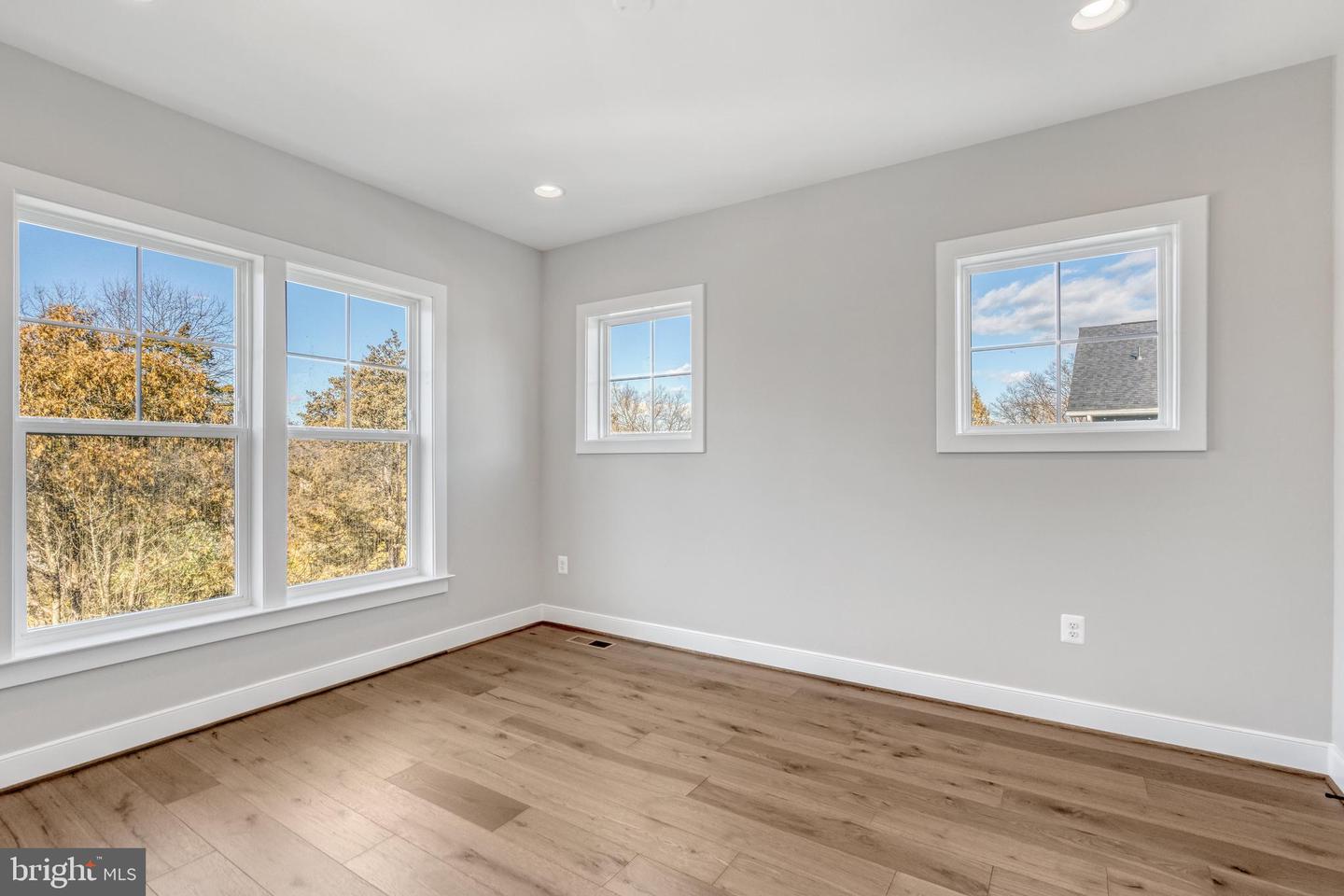 6607 29TH ST N, ARLINGTON, Virginia 22213, 4 Bedrooms Bedrooms, ,4 BathroomsBathrooms,Residential,For sale,6607 29TH ST N,VAAR2054116 MLS # VAAR2054116