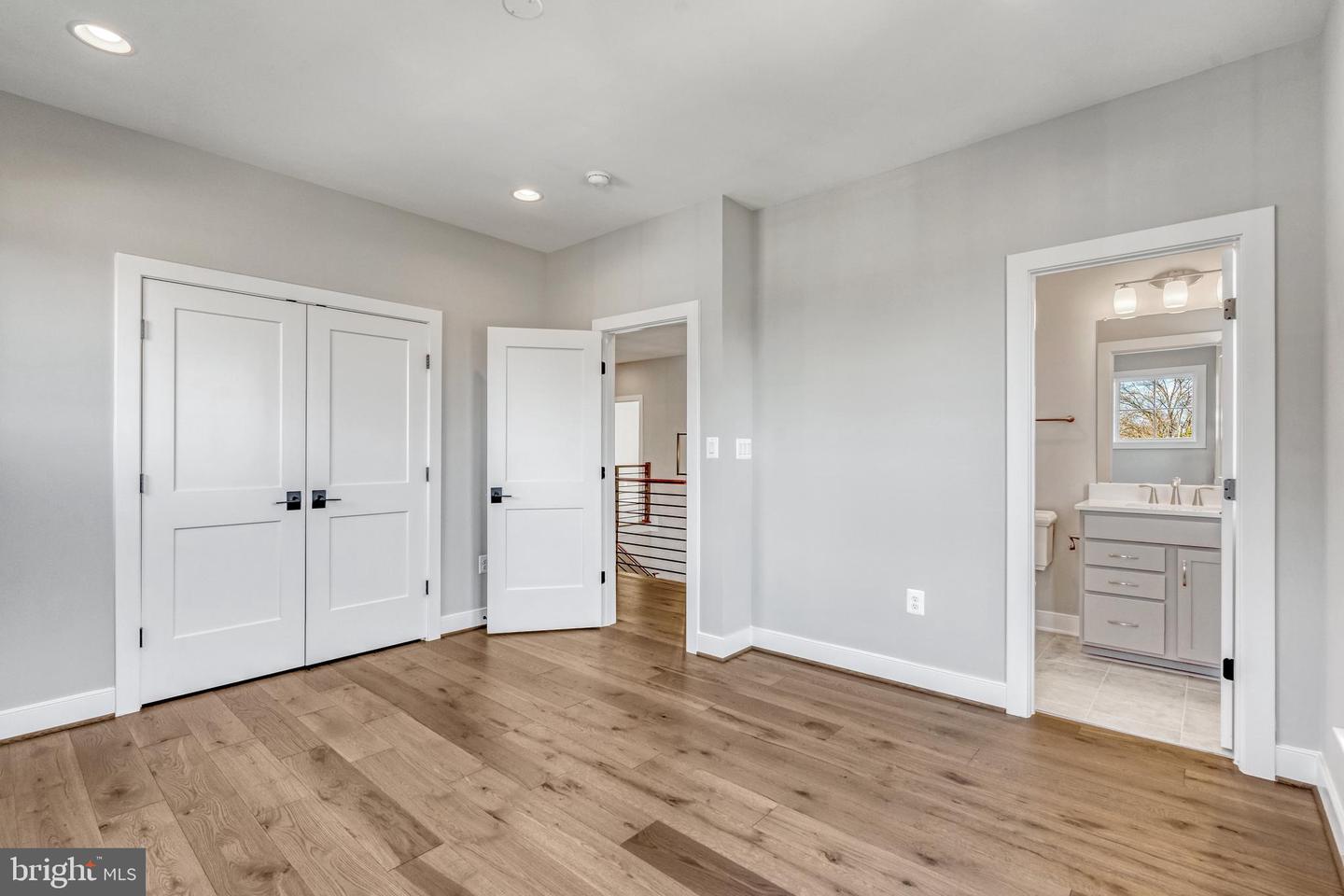 6607 29TH ST N, ARLINGTON, Virginia 22213, 4 Bedrooms Bedrooms, ,4 BathroomsBathrooms,Residential,For sale,6607 29TH ST N,VAAR2054116 MLS # VAAR2054116