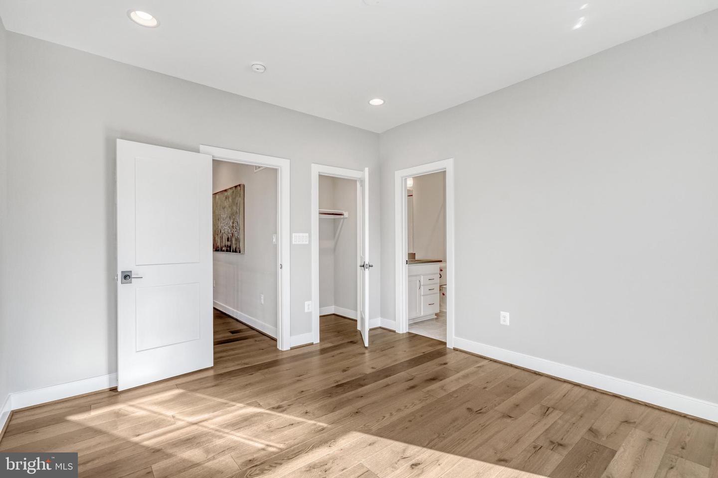 6607 29TH ST N, ARLINGTON, Virginia 22213, 4 Bedrooms Bedrooms, ,4 BathroomsBathrooms,Residential,For sale,6607 29TH ST N,VAAR2054116 MLS # VAAR2054116