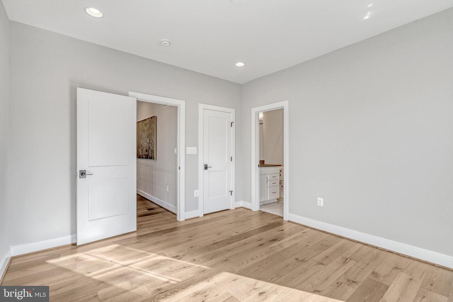 6607 29TH ST N, ARLINGTON, Virginia 22213, 4 Bedrooms Bedrooms, ,4 BathroomsBathrooms,Residential,For sale,6607 29TH ST N,VAAR2054116 MLS # VAAR2054116