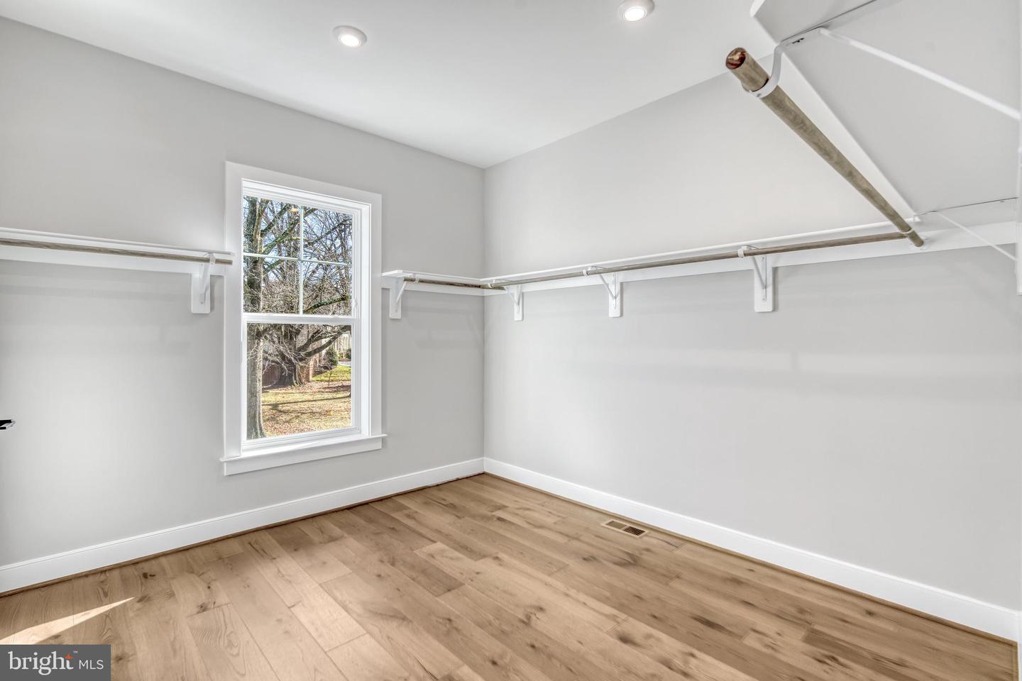 6607 29TH ST N, ARLINGTON, Virginia 22213, 4 Bedrooms Bedrooms, ,4 BathroomsBathrooms,Residential,For sale,6607 29TH ST N,VAAR2054116 MLS # VAAR2054116