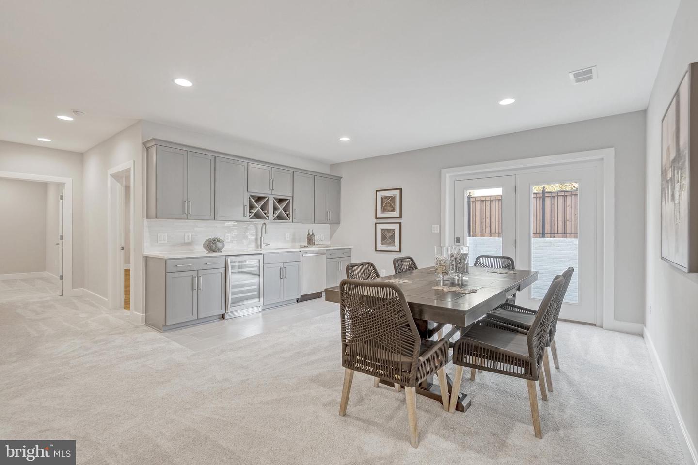 6607 29TH ST N, ARLINGTON, Virginia 22213, 4 Bedrooms Bedrooms, ,4 BathroomsBathrooms,Residential,For sale,6607 29TH ST N,VAAR2054116 MLS # VAAR2054116