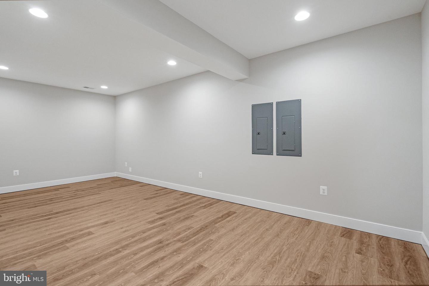 6607 29TH ST N, ARLINGTON, Virginia 22213, 4 Bedrooms Bedrooms, ,4 BathroomsBathrooms,Residential,For sale,6607 29TH ST N,VAAR2054116 MLS # VAAR2054116