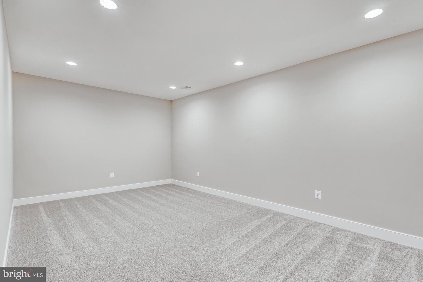 6607 29TH ST N, ARLINGTON, Virginia 22213, 4 Bedrooms Bedrooms, ,4 BathroomsBathrooms,Residential,For sale,6607 29TH ST N,VAAR2054116 MLS # VAAR2054116