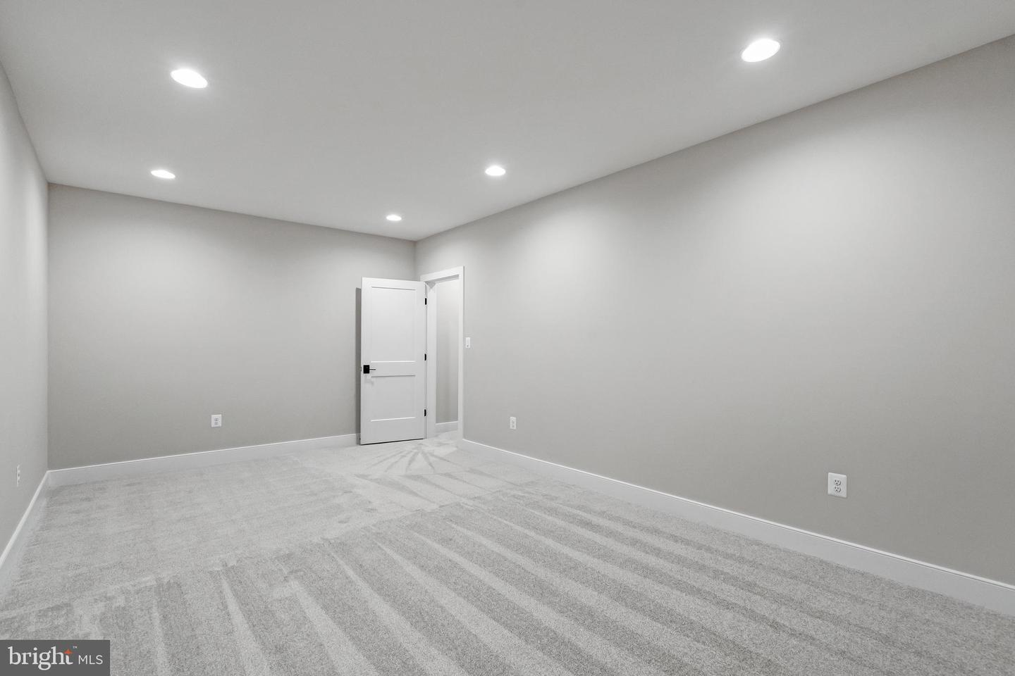 6607 29TH ST N, ARLINGTON, Virginia 22213, 4 Bedrooms Bedrooms, ,4 BathroomsBathrooms,Residential,For sale,6607 29TH ST N,VAAR2054116 MLS # VAAR2054116