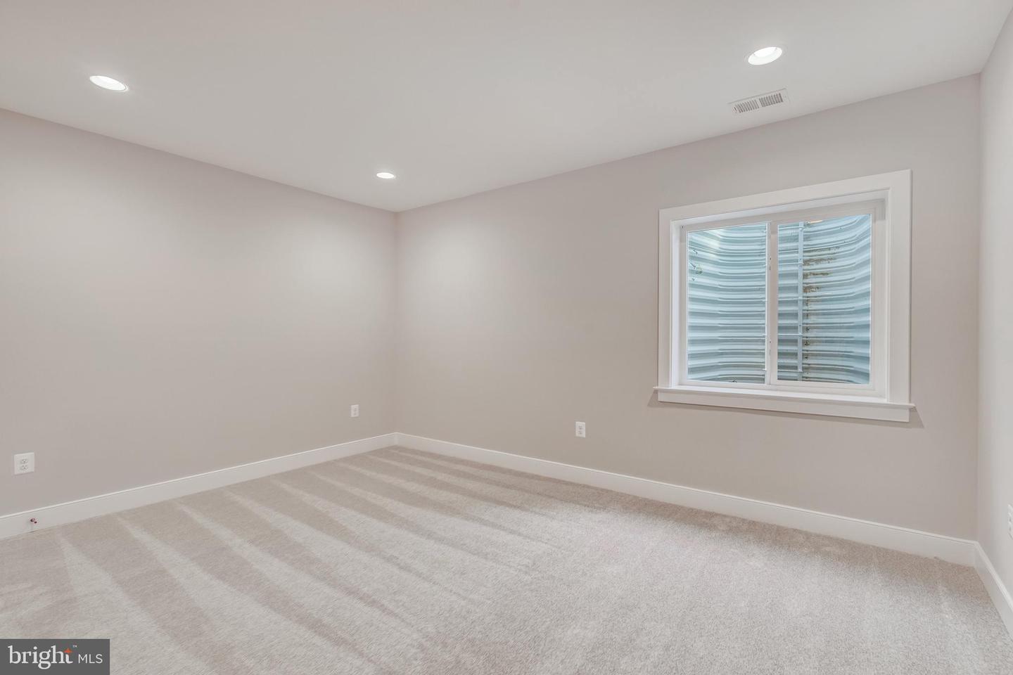 6607 29TH ST N, ARLINGTON, Virginia 22213, 4 Bedrooms Bedrooms, ,4 BathroomsBathrooms,Residential,For sale,6607 29TH ST N,VAAR2054116 MLS # VAAR2054116