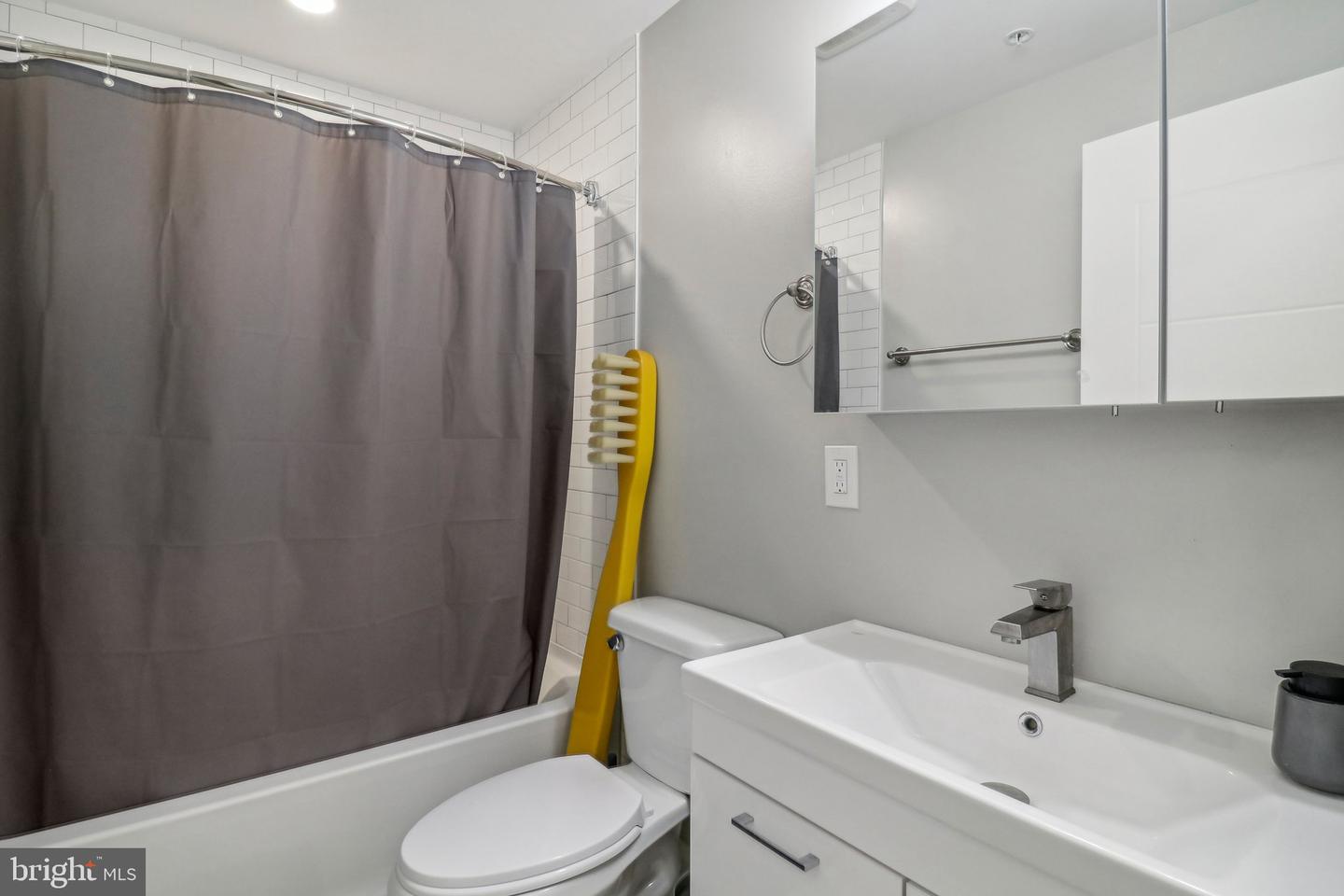 3110 GEORGIA AVE NW #302, WASHINGTON, District Of Columbia 20010, 2 Bedrooms Bedrooms, ,1 BathroomBathrooms,Residential,For sale,3110 GEORGIA AVE NW #302,DCDC2188296 MLS # DCDC2188296