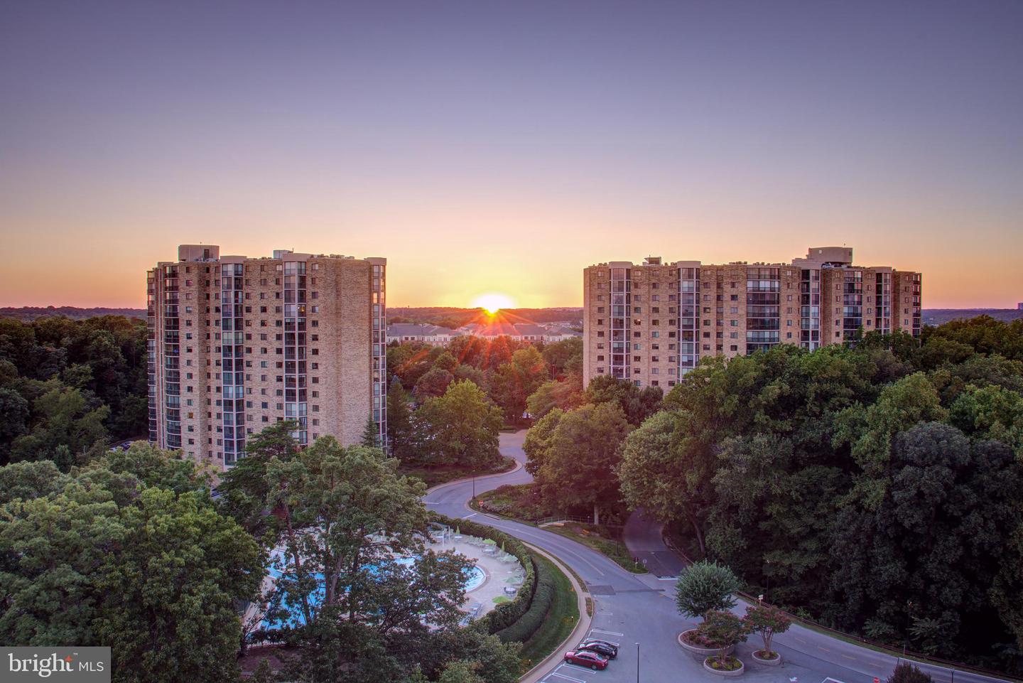 5903 MOUNT EAGLE DR #1418, ALEXANDRIA, Virginia 22303, 3 Bedrooms Bedrooms, 10 Rooms Rooms,2 BathroomsBathrooms,Residential,For sale,5903 MOUNT EAGLE DR #1418,VAFX2213744 MLS # VAFX2213744