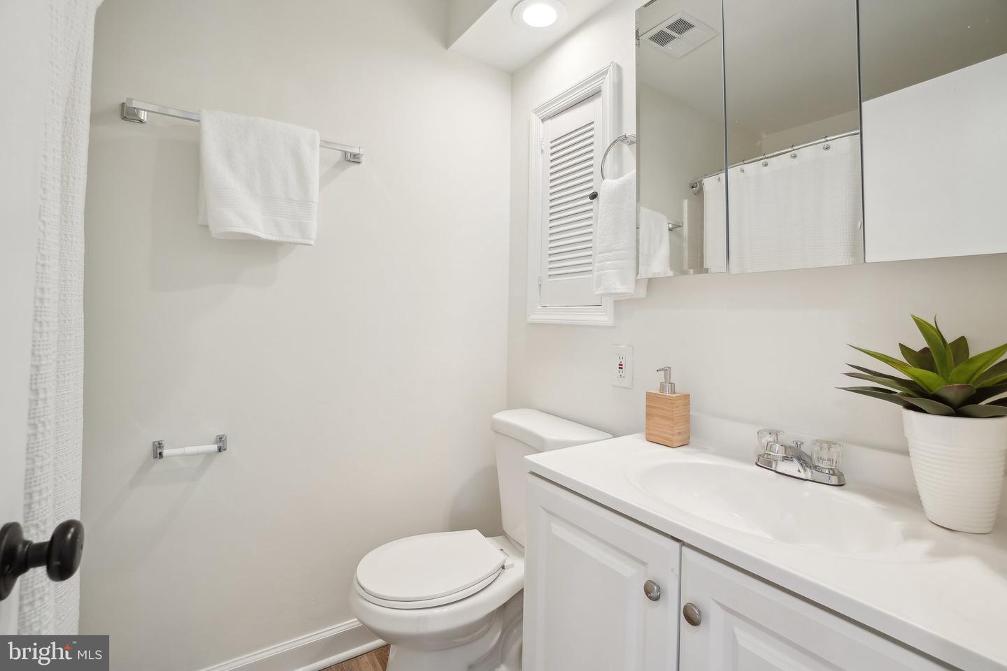 320 E WINDSOR AVE, ALEXANDRIA, Virginia 22301, 3 Bedrooms Bedrooms, ,1 BathroomBathrooms,Residential,For sale,320 E WINDSOR AVE,VAAX2041440 MLS # VAAX2041440