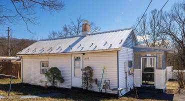 1805 SHENANDOAH AVE, WAYNESBORO, Virginia 22980, 2 Bedrooms Bedrooms, ,1 BathroomBathrooms,Residential,1805 SHENANDOAH AVE,661554 MLS # 661554