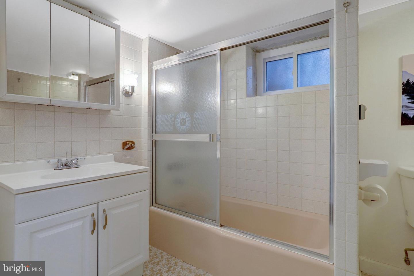 170 CAMBRIDGE RD, ALEXANDRIA, Virginia 22314, 3 Bedrooms Bedrooms, ,2 BathroomsBathrooms,Residential,For sale,170 CAMBRIDGE RD,VAAX2041510 MLS # VAAX2041510