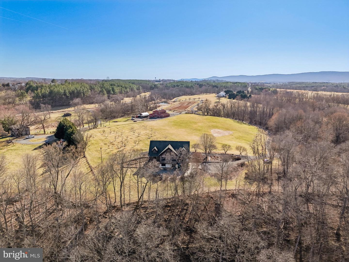 11407 OLDE STONE LN, LOVETTSVILLE, Virginia 20180, 4 Bedrooms Bedrooms, ,3 BathroomsBathrooms,Residential,For sale,11407 OLDE STONE LN,VALO2088220 MLS # VALO2088220