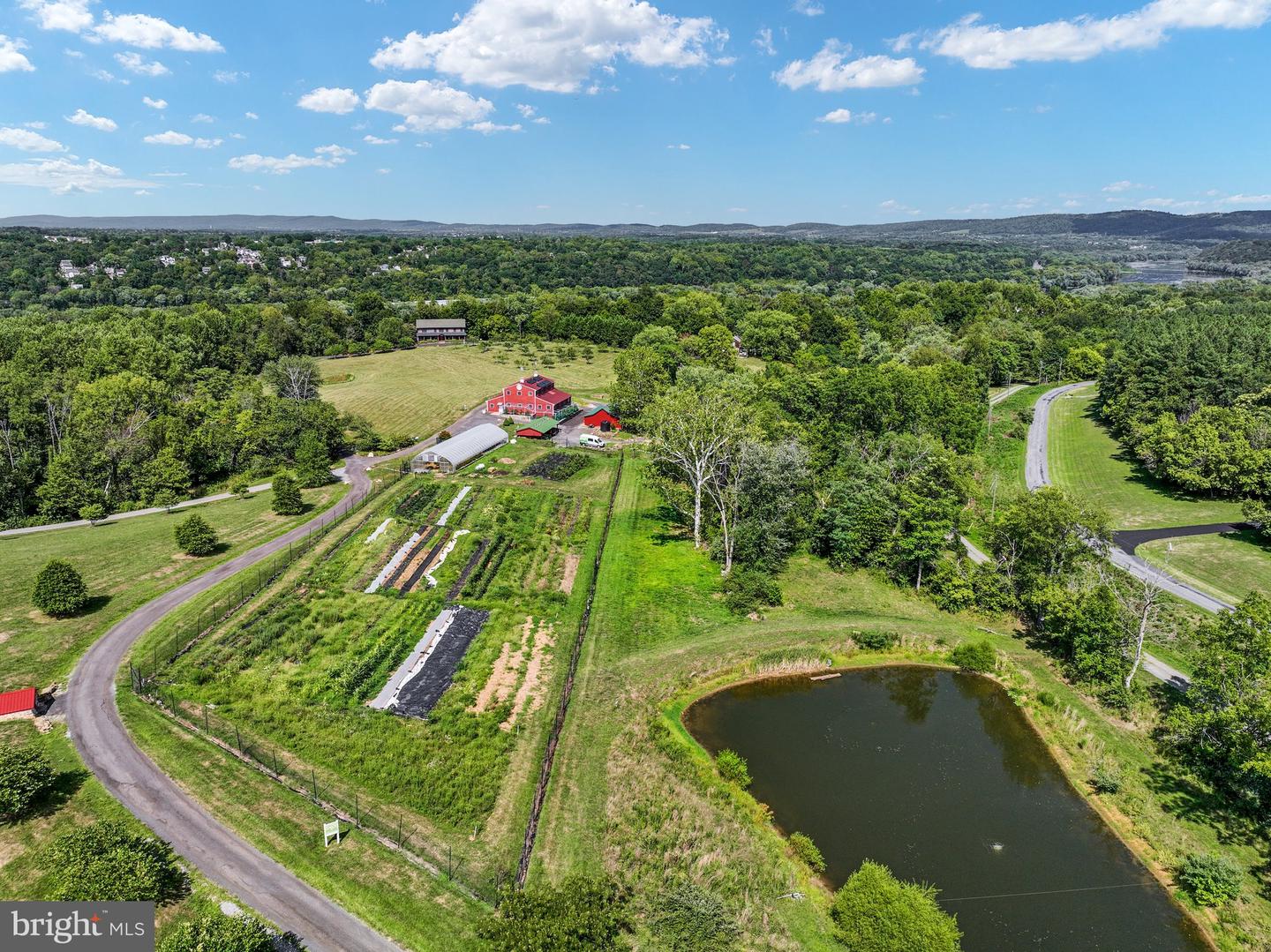 11407 OLDE STONE LN, LOVETTSVILLE, Virginia 20180, 4 Bedrooms Bedrooms, ,3 BathroomsBathrooms,Residential,For sale,11407 OLDE STONE LN,VALO2088220 MLS # VALO2088220