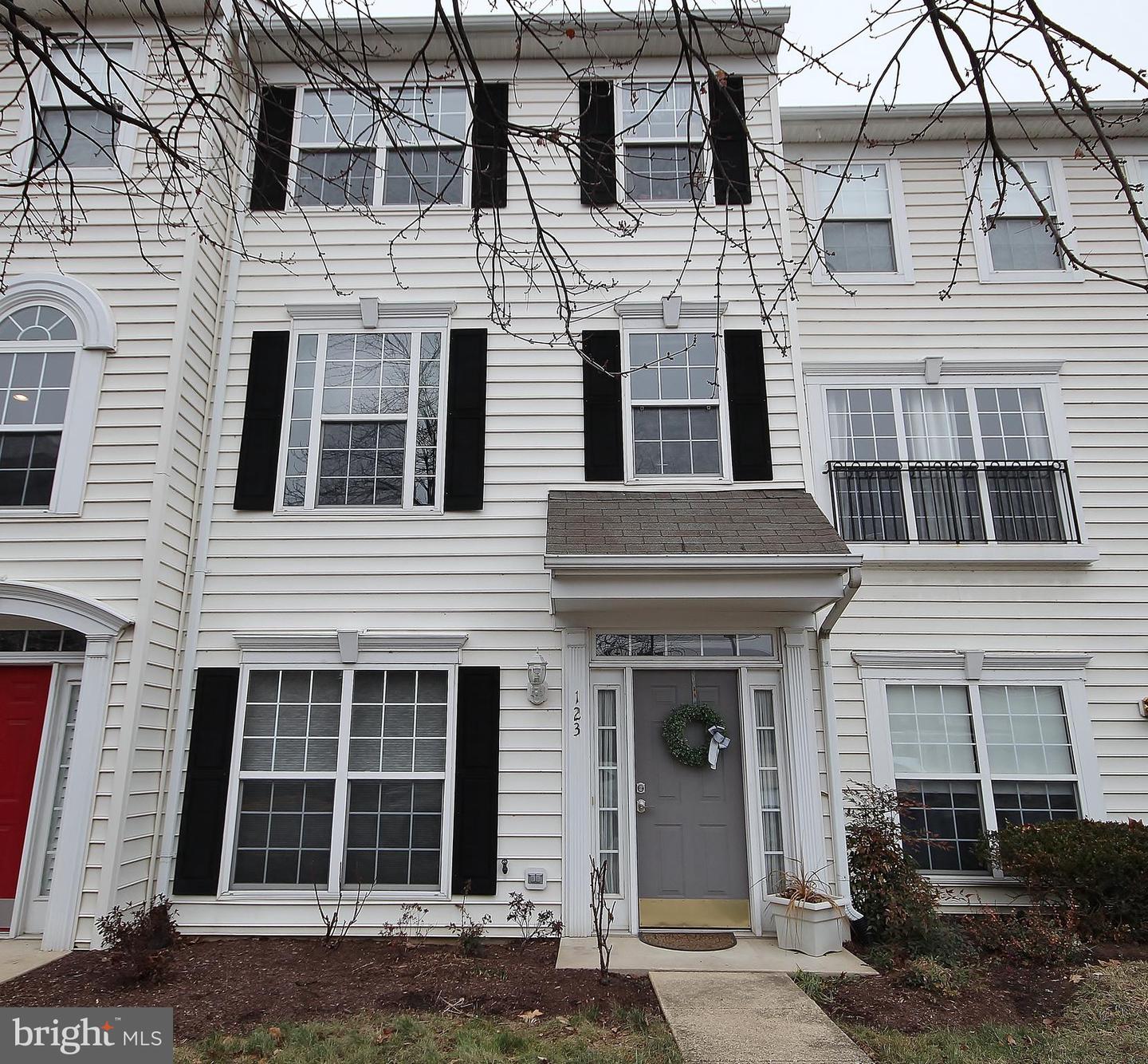 123 CAMERON PARKE PL, ALEXANDRIA, Virginia 22304, 2 Bedrooms Bedrooms, ,2 BathroomsBathrooms,Residential,For sale,123 CAMERON PARKE PL,VAAX2041980 MLS # VAAX2041980