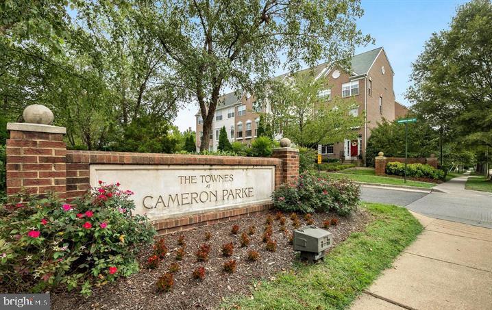 123 CAMERON PARKE PL, ALEXANDRIA, Virginia 22304, 2 Bedrooms Bedrooms, ,2 BathroomsBathrooms,Residential,For sale,123 CAMERON PARKE PL,VAAX2041980 MLS # VAAX2041980