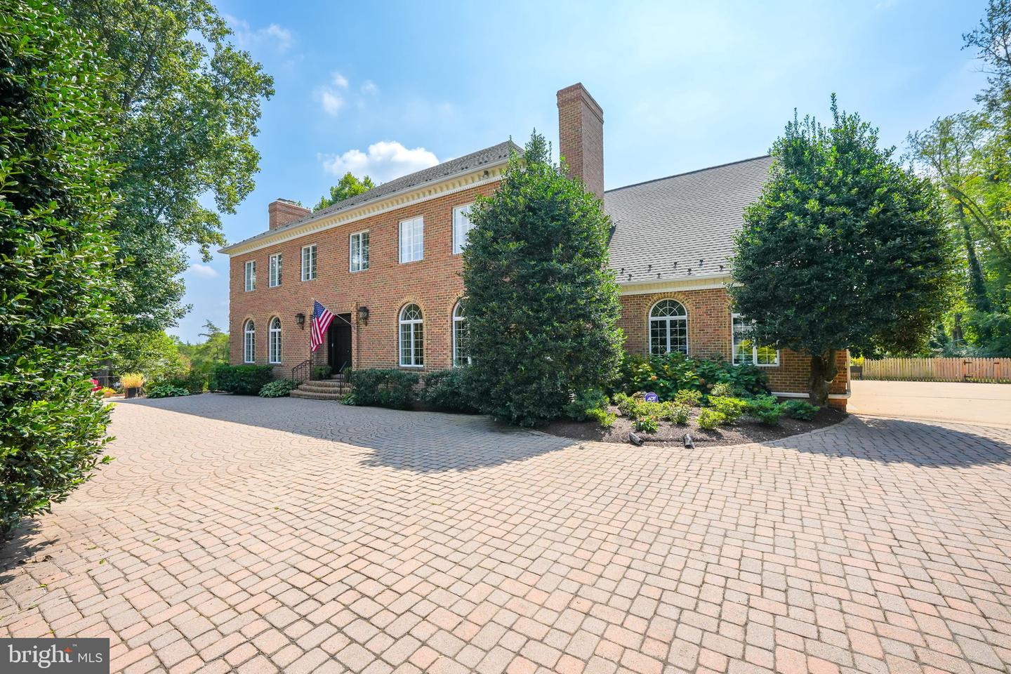 933 BELLVIEW RD, MCLEAN, Virginia 22102, 6 Bedrooms Bedrooms, ,8 BathroomsBathrooms,Residential,For sale,933 BELLVIEW RD,VAFX2225454 MLS # VAFX2225454