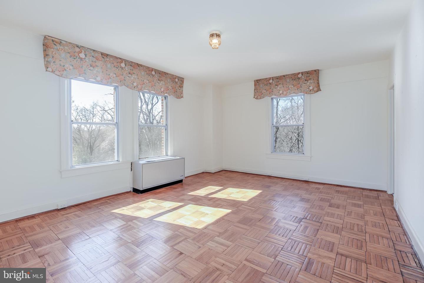 4000 CATHEDRAL AVE NW #144-145B, WASHINGTON, District Of Columbia 20016, 3 Bedrooms Bedrooms, ,3 BathroomsBathrooms,Residential,For sale,4000 CATHEDRAL AVE NW #144-145B,DCDC2185914 MLS # DCDC2185914