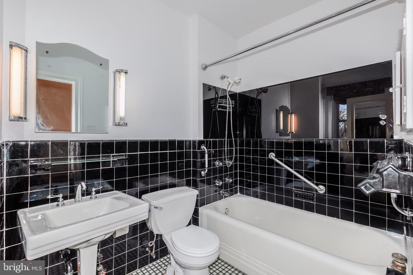 4000 CATHEDRAL AVE NW #144-145B, WASHINGTON, District Of Columbia 20016, 3 Bedrooms Bedrooms, ,3 BathroomsBathrooms,Residential,For sale,4000 CATHEDRAL AVE NW #144-145B,DCDC2185914 MLS # DCDC2185914