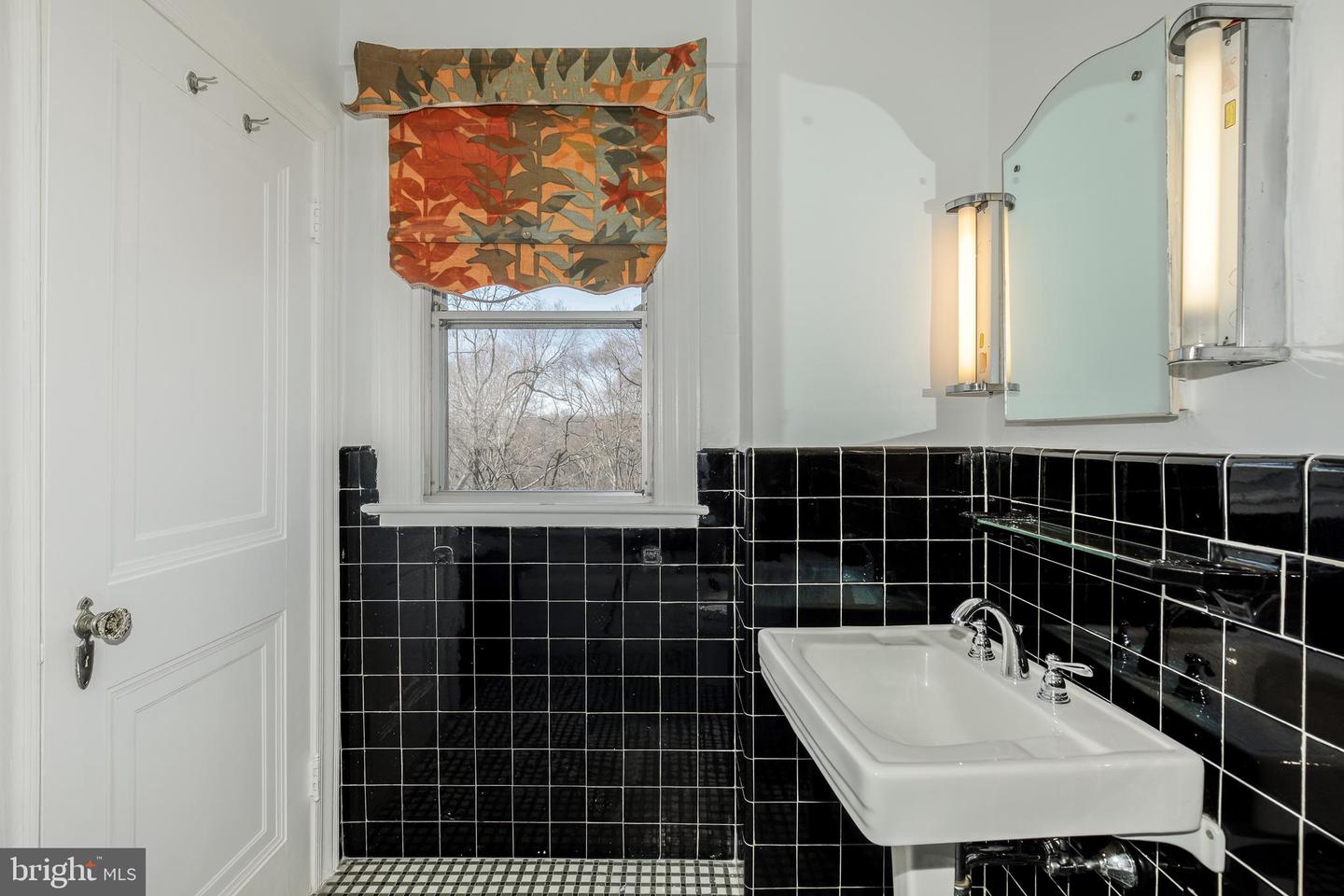 4000 CATHEDRAL AVE NW #144-145B, WASHINGTON, District Of Columbia 20016, 3 Bedrooms Bedrooms, ,3 BathroomsBathrooms,Residential,For sale,4000 CATHEDRAL AVE NW #144-145B,DCDC2185914 MLS # DCDC2185914