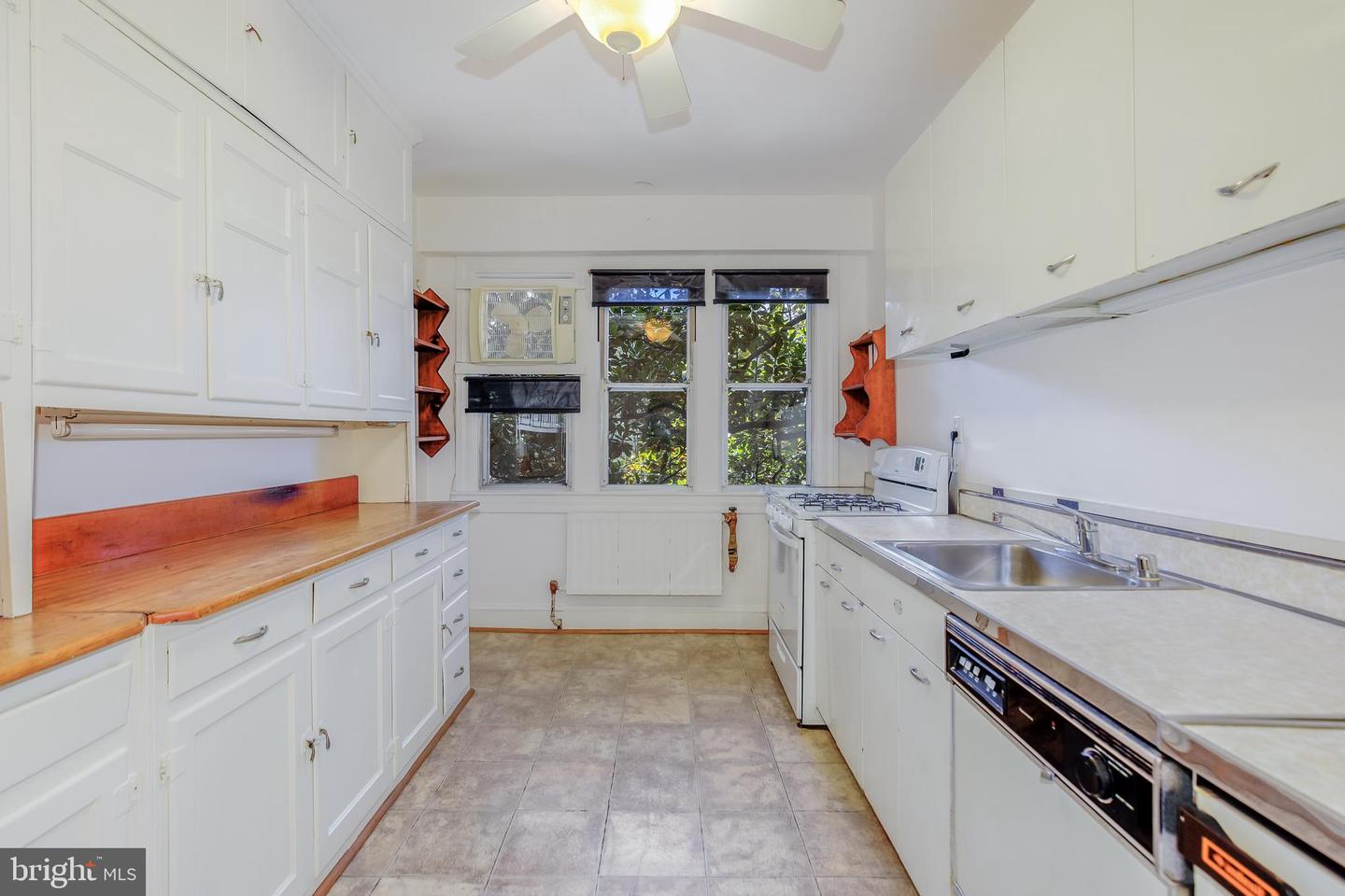 4000 CATHEDRAL AVE NW #144-145B, WASHINGTON, District Of Columbia 20016, 3 Bedrooms Bedrooms, ,3 BathroomsBathrooms,Residential,For sale,4000 CATHEDRAL AVE NW #144-145B,DCDC2185914 MLS # DCDC2185914