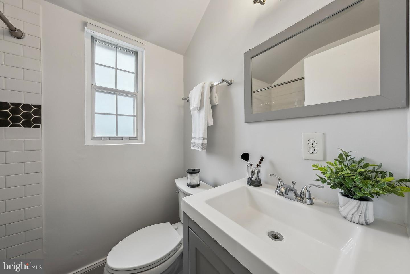 3769 KELLER AVE, ALEXANDRIA, Virginia 22302, 2 Bedrooms Bedrooms, ,2 BathroomsBathrooms,Residential,For sale,3769 KELLER AVE,VAAX2042190 MLS # VAAX2042190