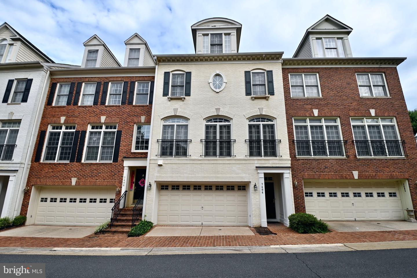 7404 SENECA RIDGE DR, MCLEAN, Virginia 22102, 2 Bedrooms Bedrooms, ,2 BathroomsBathrooms,Residential,For sale,7404 SENECA RIDGE DR,VAFX2223578 MLS # VAFX2223578