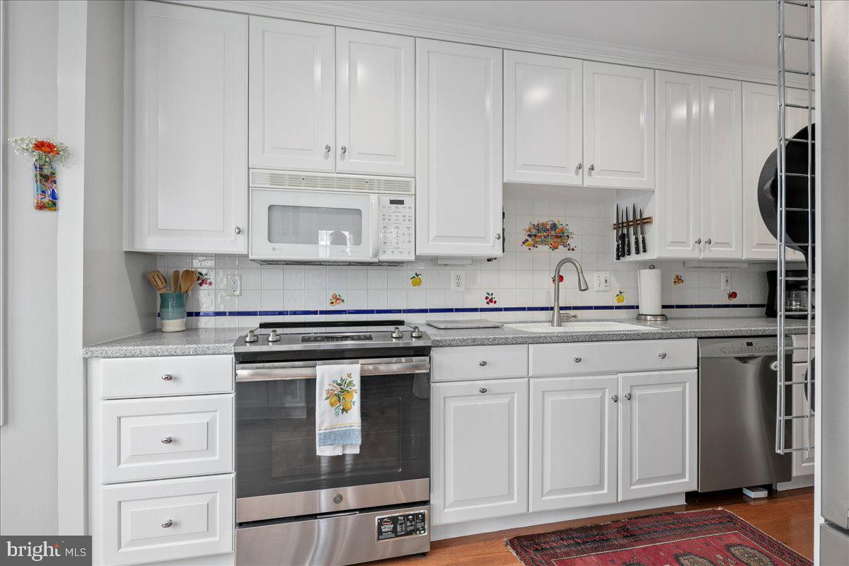 6307 OLDE TOWNE CT, ALEXANDRIA, Virginia 22307, 3 Bedrooms Bedrooms, ,3 BathroomsBathrooms,Residential,For sale,6307 OLDE TOWNE CT,VAFX2223796 MLS # VAFX2223796