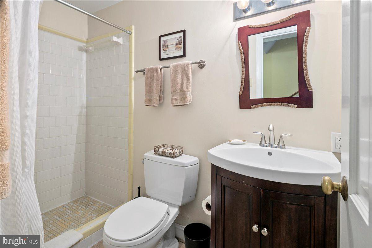 6307 OLDE TOWNE CT, ALEXANDRIA, Virginia 22307, 3 Bedrooms Bedrooms, ,3 BathroomsBathrooms,Residential,For sale,6307 OLDE TOWNE CT,VAFX2223796 MLS # VAFX2223796