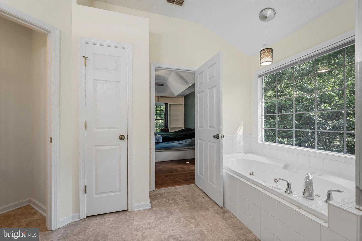 200 GREENBRIAR CIR, CROSS JUNCTION, Virginia 22625, 5 Bedrooms Bedrooms, ,2 BathroomsBathrooms,Residential,For sale,200 GREENBRIAR CIR,VAFV2024708 MLS # VAFV2024708