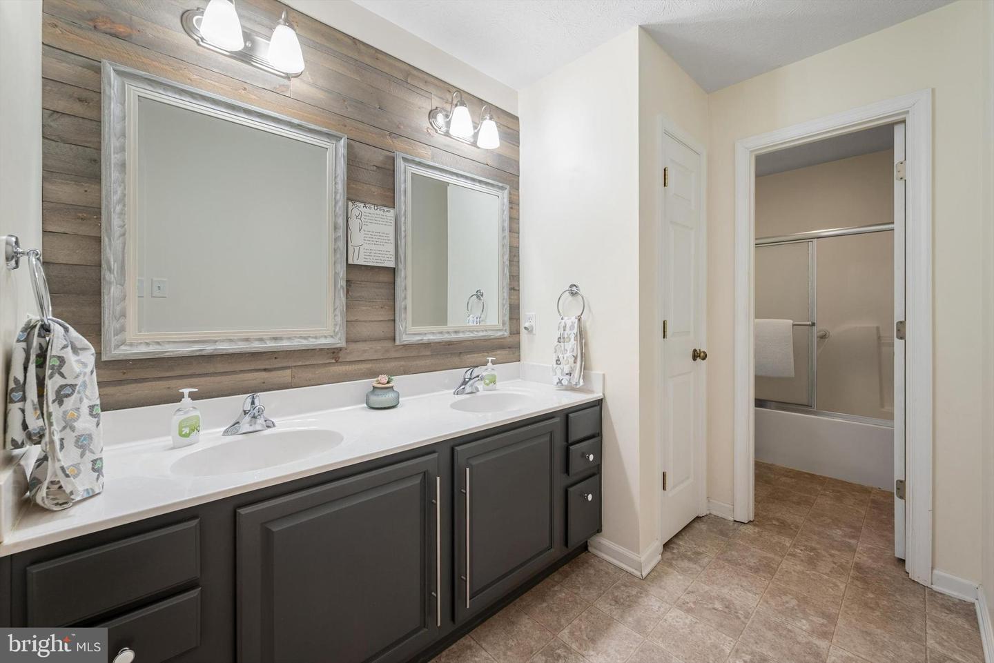 200 GREENBRIAR CIR, CROSS JUNCTION, Virginia 22625, 5 Bedrooms Bedrooms, ,2 BathroomsBathrooms,Residential,For sale,200 GREENBRIAR CIR,VAFV2024708 MLS # VAFV2024708