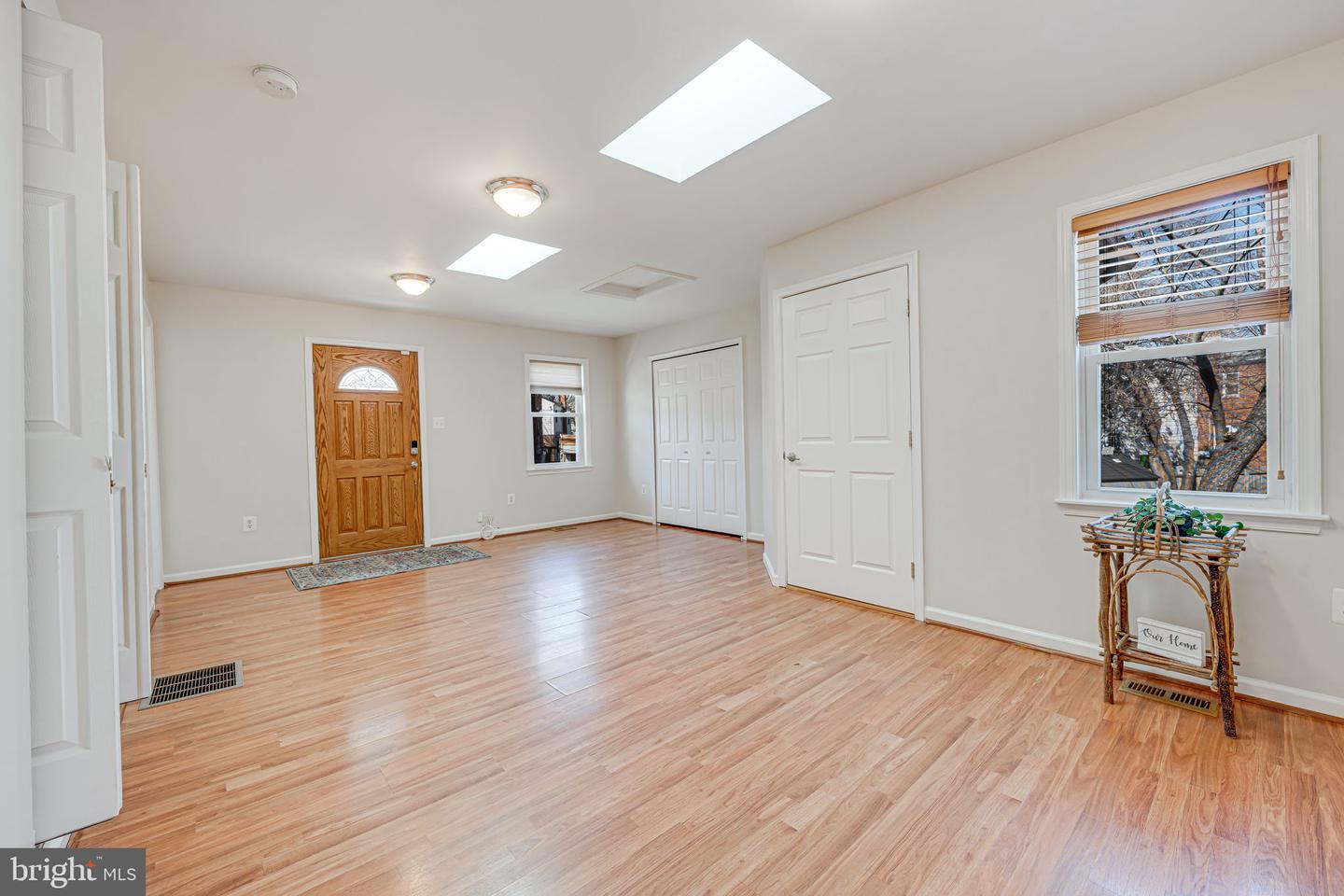 2400 HUNTINGTON AVE, ALEXANDRIA, Virginia 22303, 2 Bedrooms Bedrooms, ,2 BathroomsBathrooms,Residential,For sale,2400 HUNTINGTON AVE,VAFX2224726 MLS # VAFX2224726