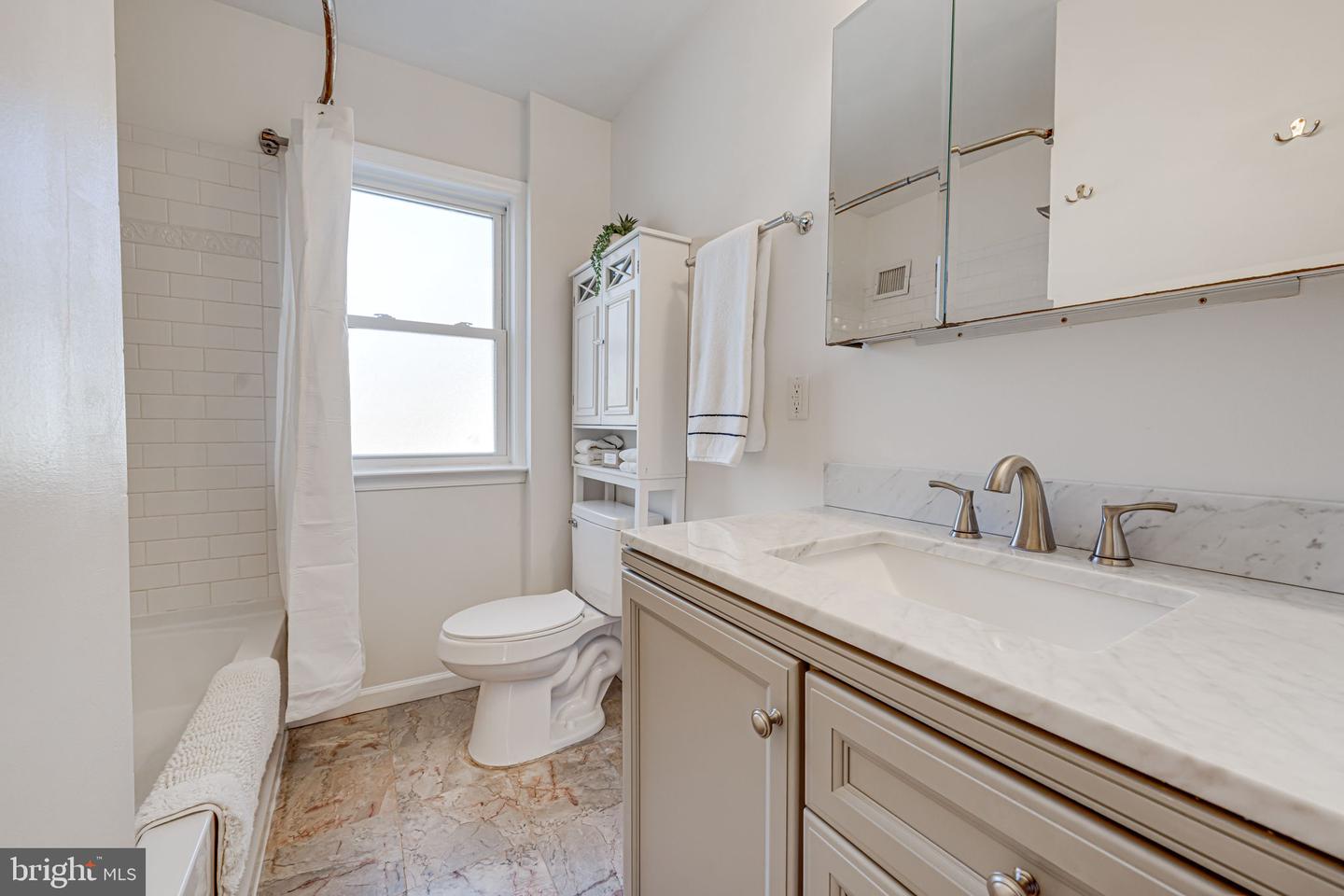 2400 HUNTINGTON AVE, ALEXANDRIA, Virginia 22303, 2 Bedrooms Bedrooms, ,2 BathroomsBathrooms,Residential,For sale,2400 HUNTINGTON AVE,VAFX2224726 MLS # VAFX2224726