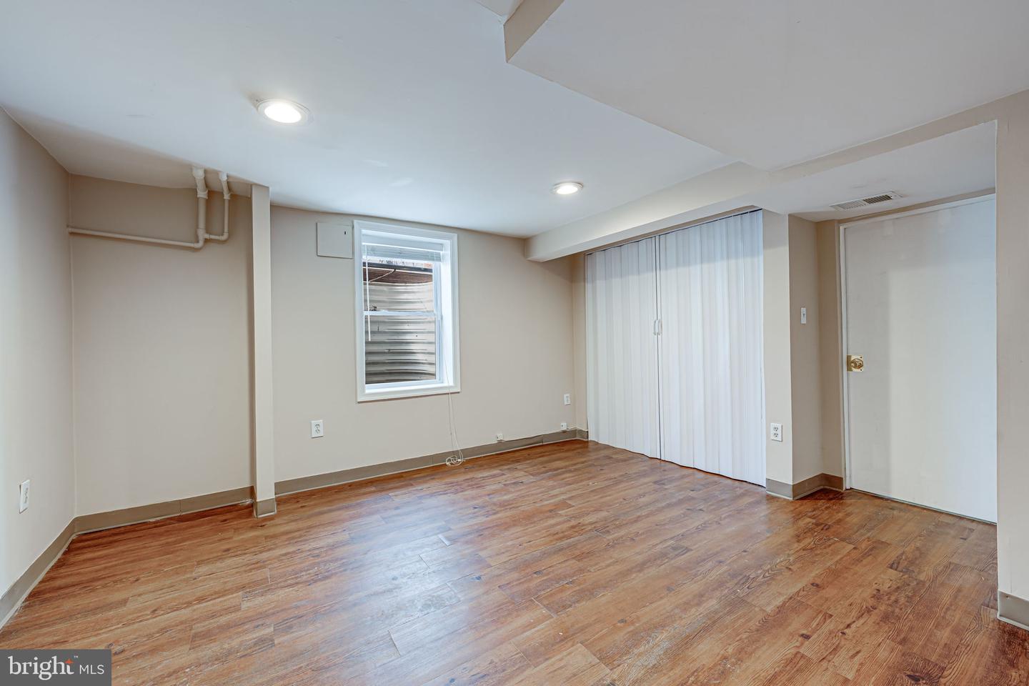 2400 HUNTINGTON AVE, ALEXANDRIA, Virginia 22303, 2 Bedrooms Bedrooms, ,2 BathroomsBathrooms,Residential,For sale,2400 HUNTINGTON AVE,VAFX2224726 MLS # VAFX2224726