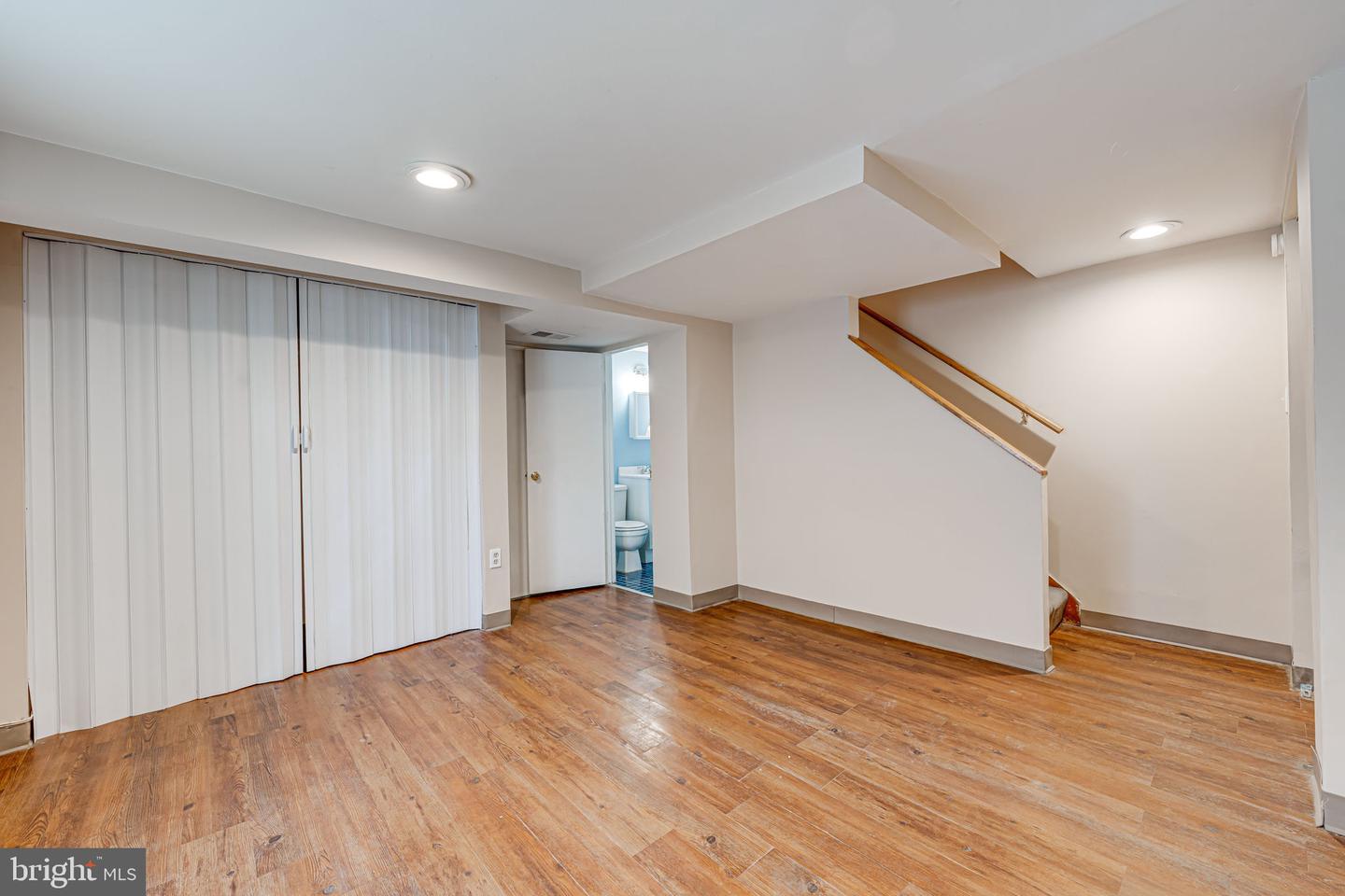 2400 HUNTINGTON AVE, ALEXANDRIA, Virginia 22303, 2 Bedrooms Bedrooms, ,2 BathroomsBathrooms,Residential,For sale,2400 HUNTINGTON AVE,VAFX2224726 MLS # VAFX2224726