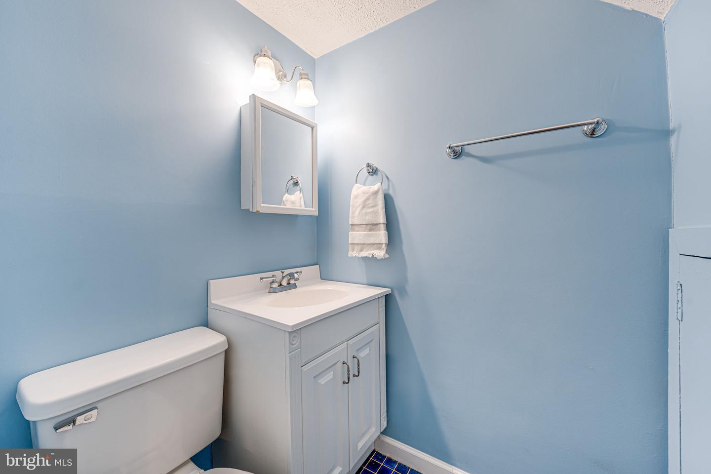 2400 HUNTINGTON AVE, ALEXANDRIA, Virginia 22303, 2 Bedrooms Bedrooms, ,2 BathroomsBathrooms,Residential,For sale,2400 HUNTINGTON AVE,VAFX2224726 MLS # VAFX2224726