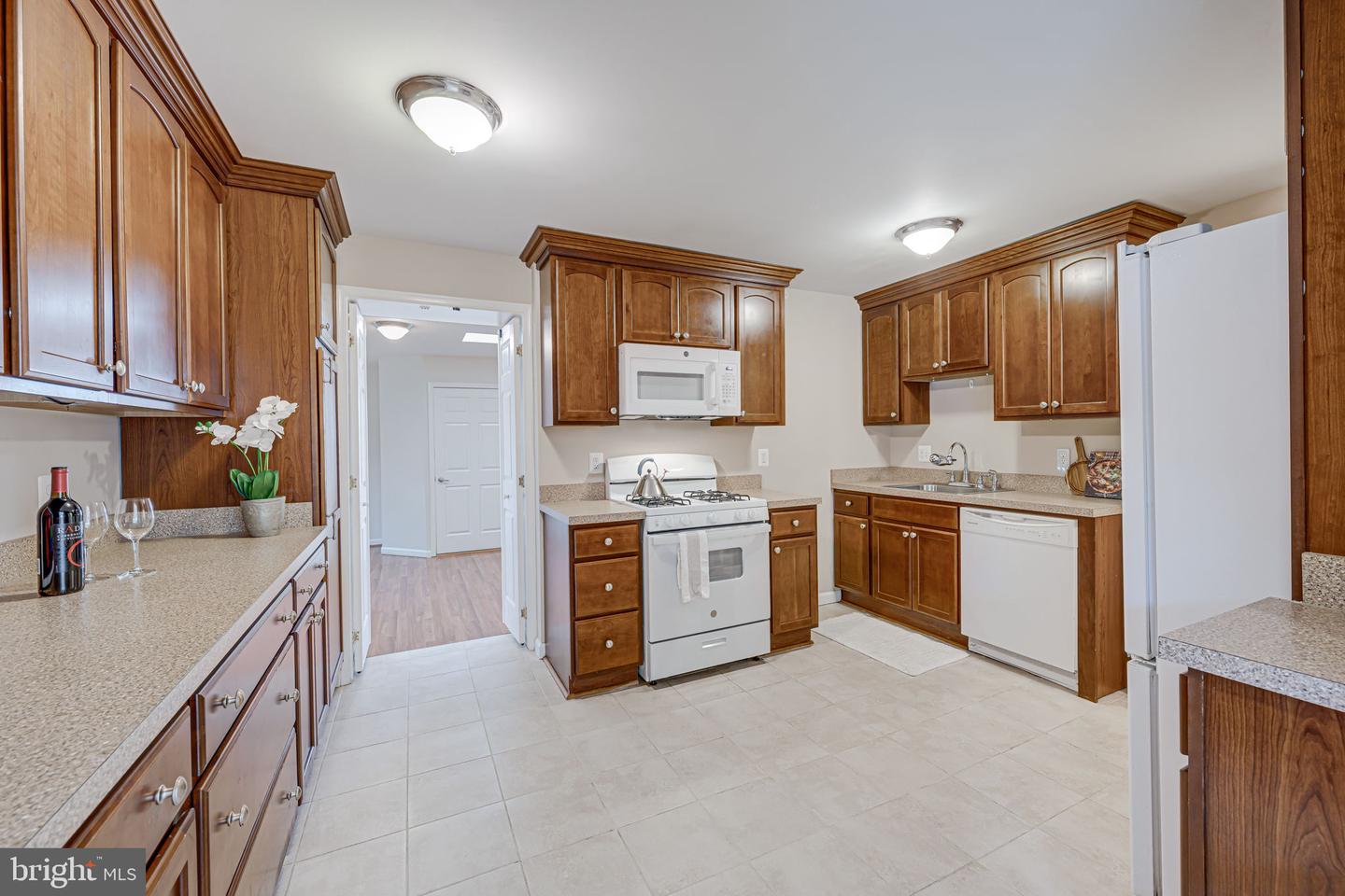 2400 HUNTINGTON AVE, ALEXANDRIA, Virginia 22303, 2 Bedrooms Bedrooms, ,2 BathroomsBathrooms,Residential,For sale,2400 HUNTINGTON AVE,VAFX2224726 MLS # VAFX2224726