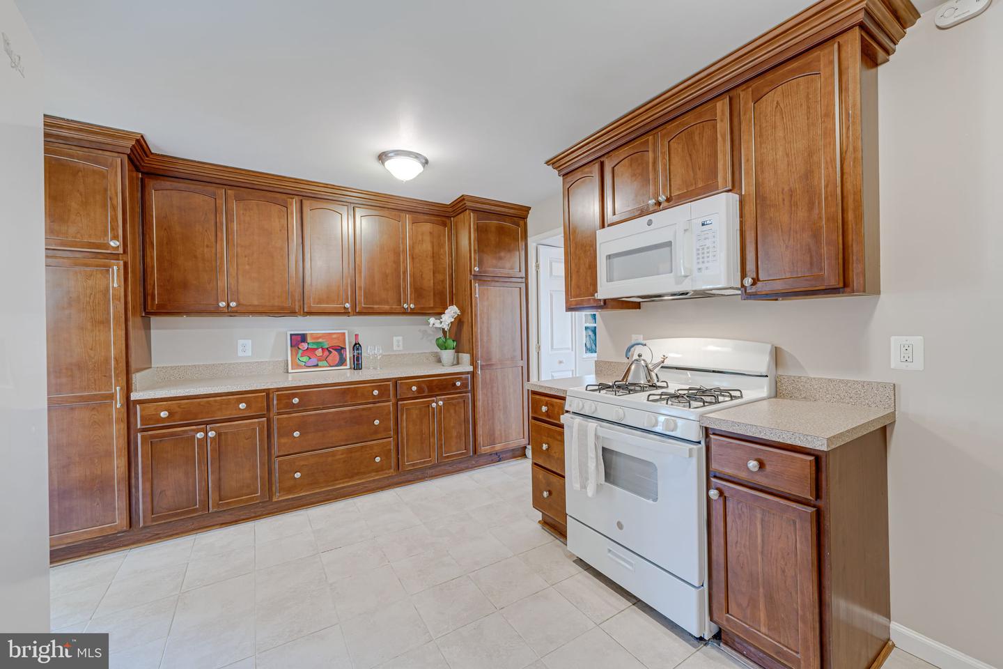 2400 HUNTINGTON AVE, ALEXANDRIA, Virginia 22303, 2 Bedrooms Bedrooms, ,2 BathroomsBathrooms,Residential,For sale,2400 HUNTINGTON AVE,VAFX2224726 MLS # VAFX2224726