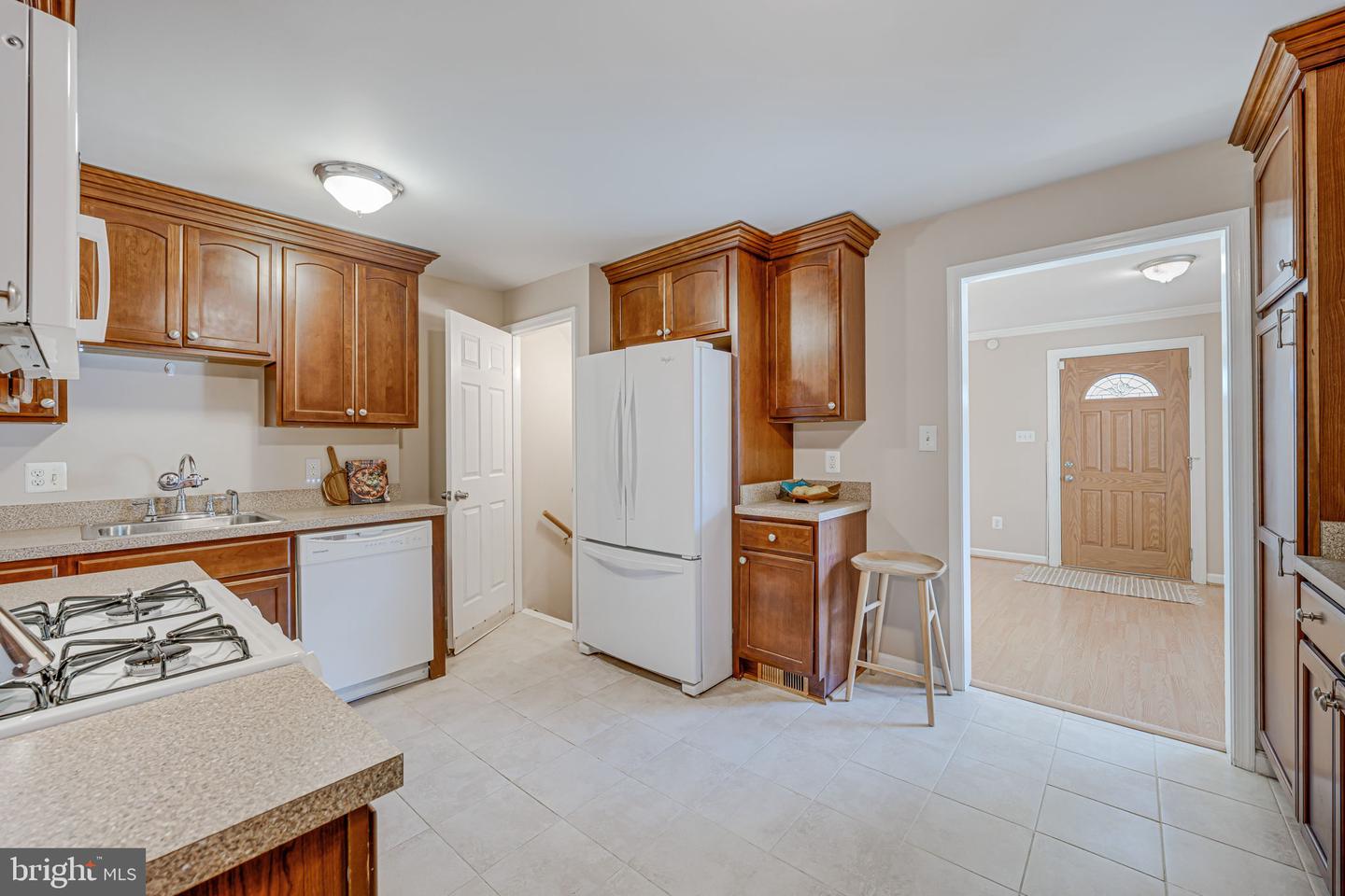 2400 HUNTINGTON AVE, ALEXANDRIA, Virginia 22303, 2 Bedrooms Bedrooms, ,2 BathroomsBathrooms,Residential,For sale,2400 HUNTINGTON AVE,VAFX2224726 MLS # VAFX2224726