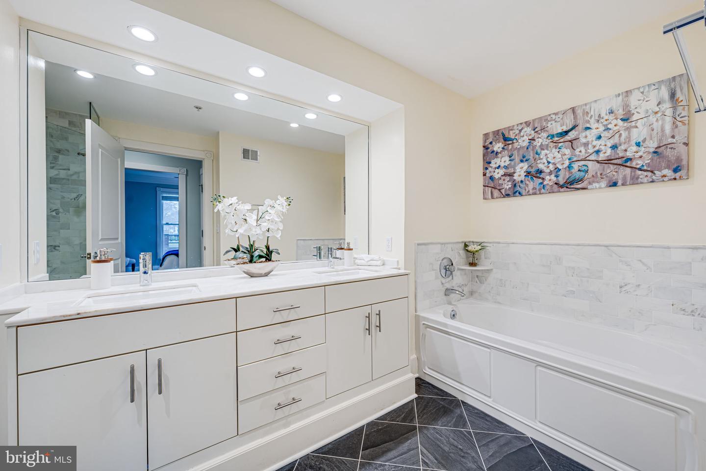 900 N WASHINGTON ST #103E, ALEXANDRIA, Virginia 22314, 2 Bedrooms Bedrooms, ,2 BathroomsBathrooms,Residential,For sale,900 N WASHINGTON ST #103E,VAAX2042410 MLS # VAAX2042410