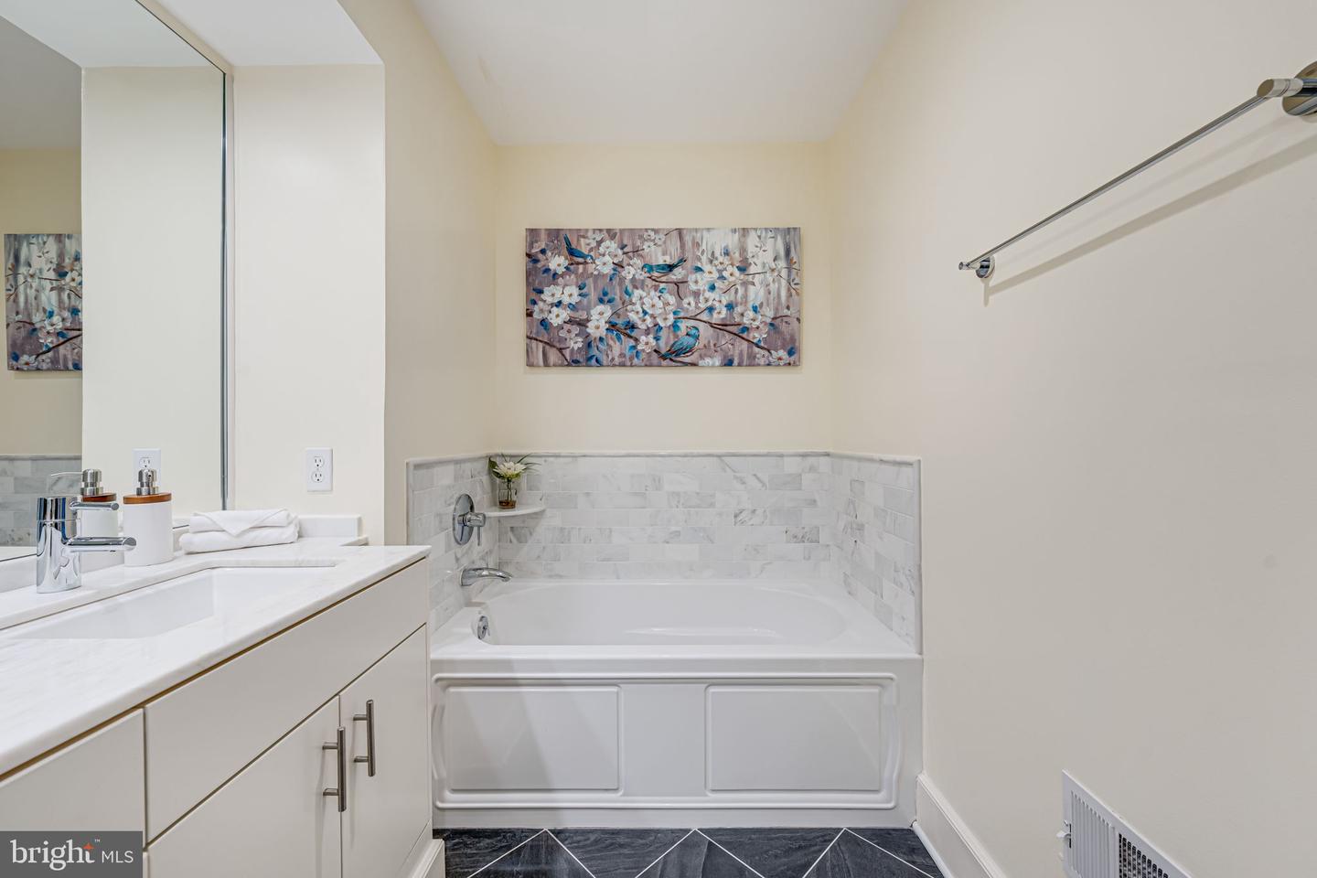 900 N WASHINGTON ST #103E, ALEXANDRIA, Virginia 22314, 2 Bedrooms Bedrooms, ,2 BathroomsBathrooms,Residential,For sale,900 N WASHINGTON ST #103E,VAAX2042410 MLS # VAAX2042410